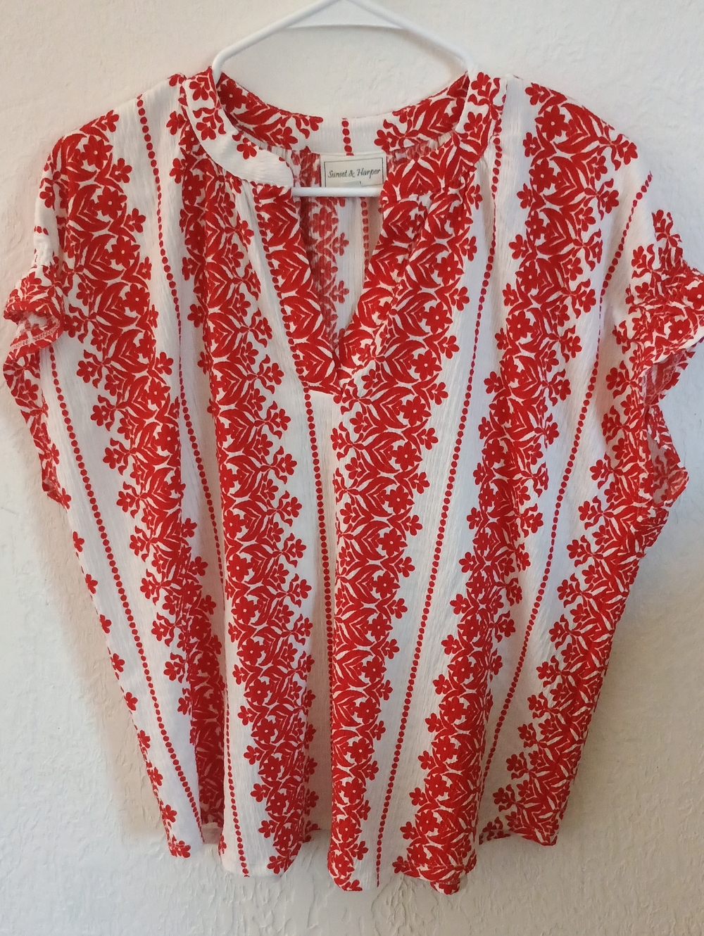 Red & White Printed Split-Neck Tunic Top